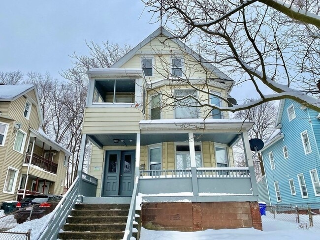 Building Photo - 39 Acushnet Ave Unit 1st Floor