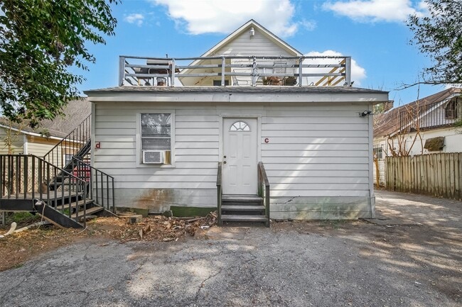 Building Photo - 216 Burr St