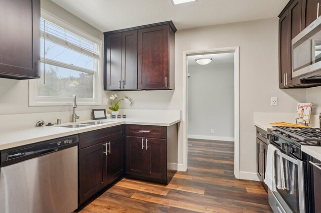 Hollypark Knolls Apartments