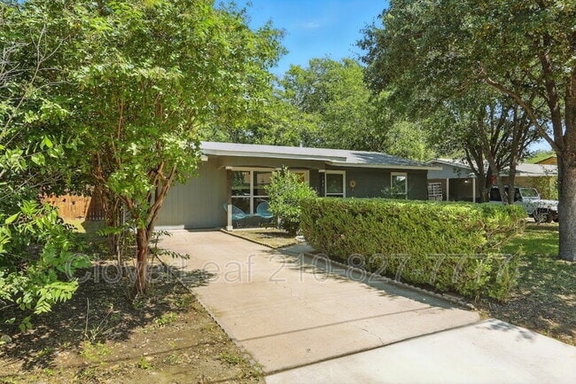 Photo - 131 Middlebury Dr