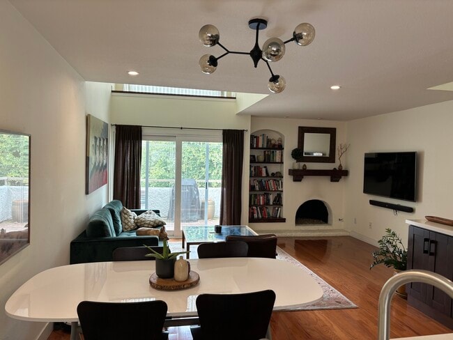 Photo - 10926 Bluffside Dr