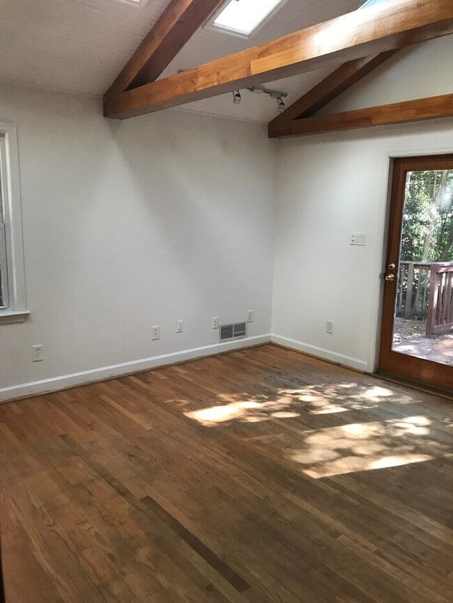 Photo - 1933 Kilburn Dr NE