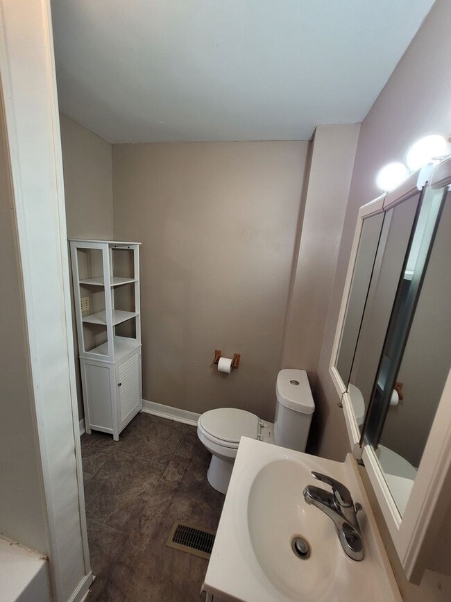 Photo - 1809-1811 Morton - Four Eight Unit 1809 Morton