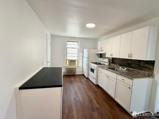 Photo - 144 S Broadway