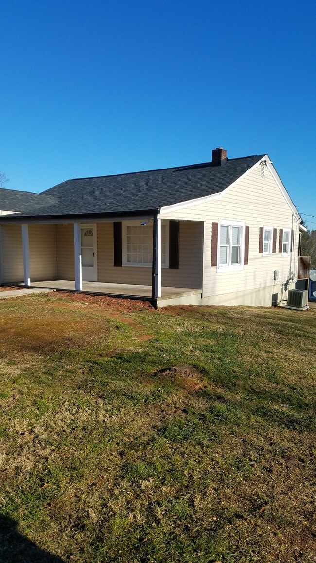 Photo - 570 McGlamery Rd