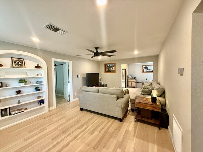 Photo - 200 Santa Rita Dr