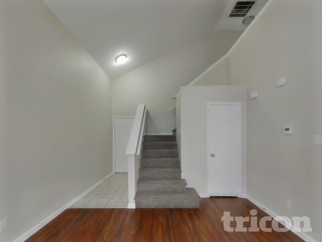 Photo - 1263 Crescent Dr