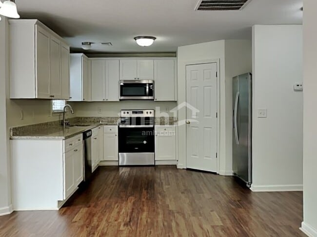 Photo - 211 Juniper Leaf Way