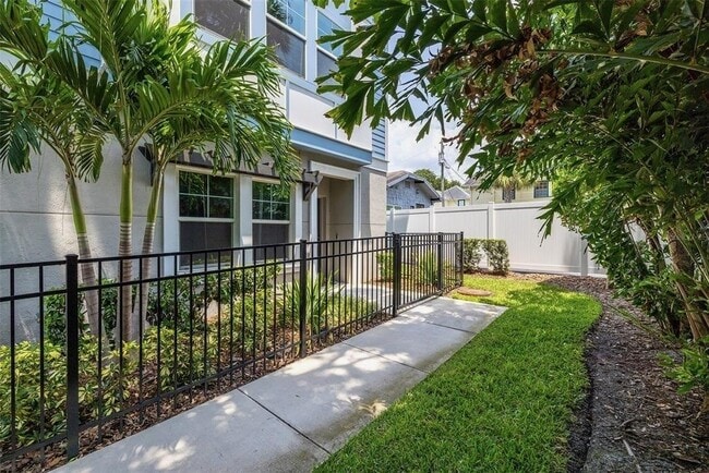 Photo - 3120 W Azeele St