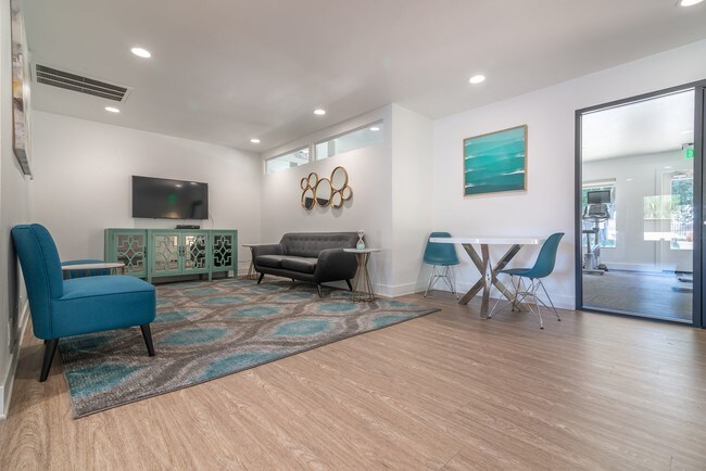 Photo - Laurel Heights Apartments