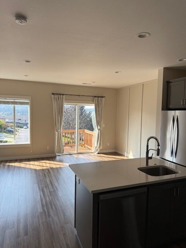 Photo - FREE RENT!! Newer South Salem Townhome - 2...