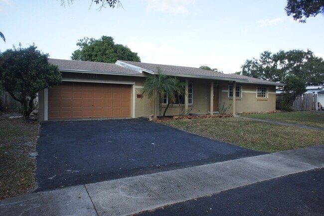 Great location close to parks and 595. les... - Great location close to parks and 595. les... Casa