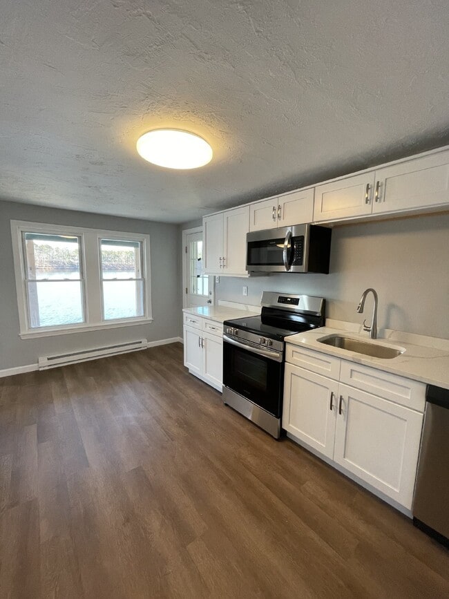 Photo - Modern 1 Bed, 1 Bath on Lake Quinsigamond Unit R