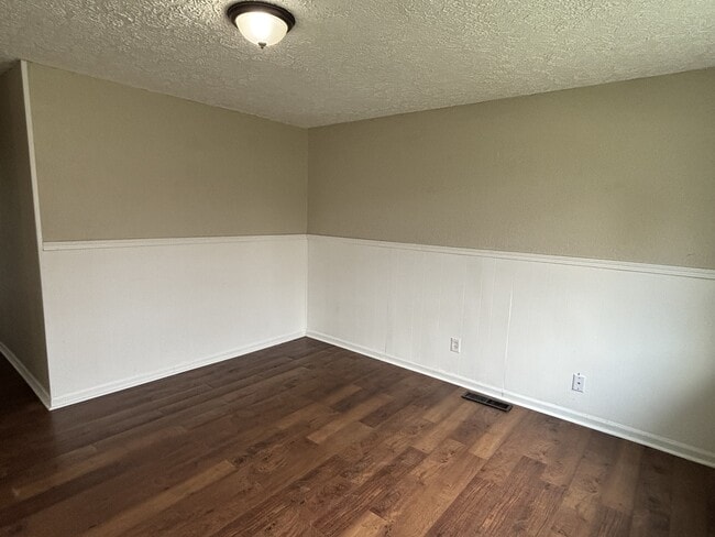 Photo - 2626 Dorothy Ave NE