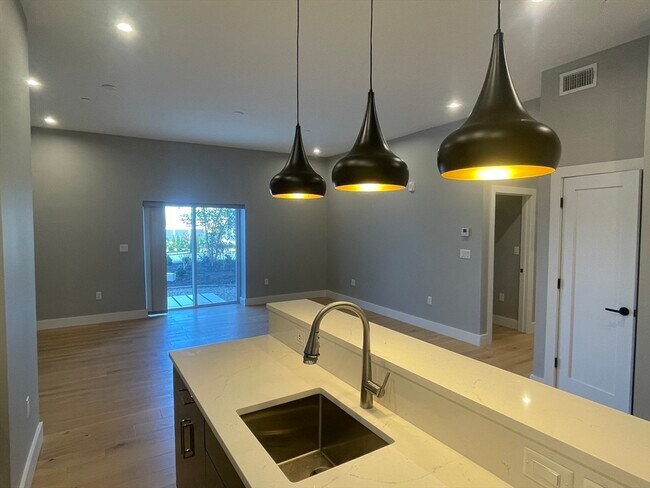 Photo - 60 Cross St E Unit 220