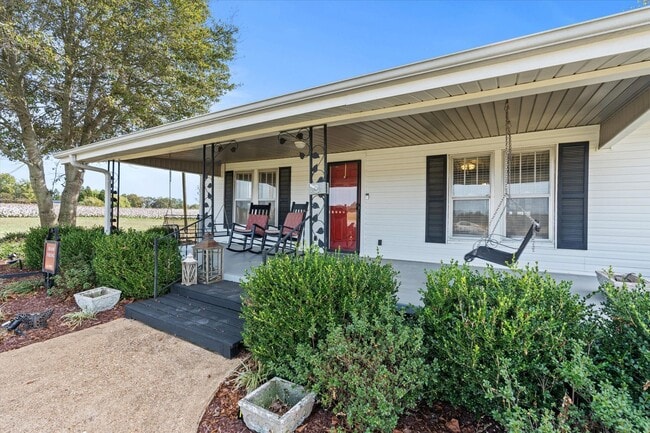Photo - Charming Farmhouse on the West Side of Ath...