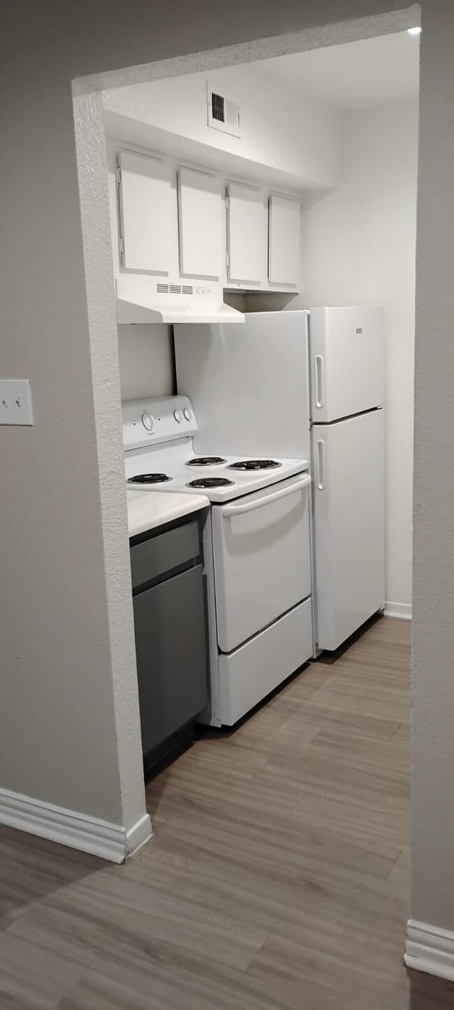 Photo - 8601 Broadway