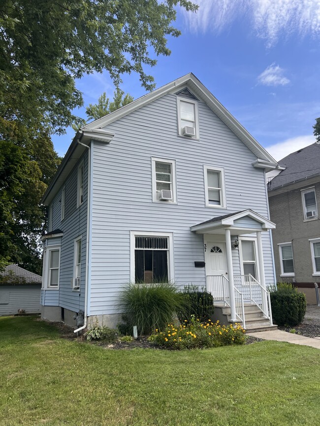 Photo - 37 Maple Ave