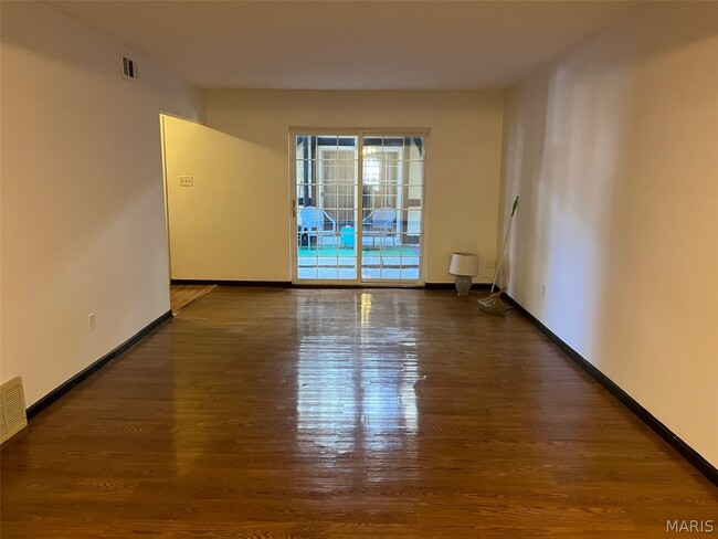 Photo - 1040 Pinegate Dr