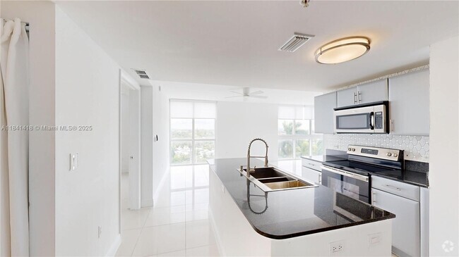 Building Photo - 1861 NW S River Dr Unit 905 Rental