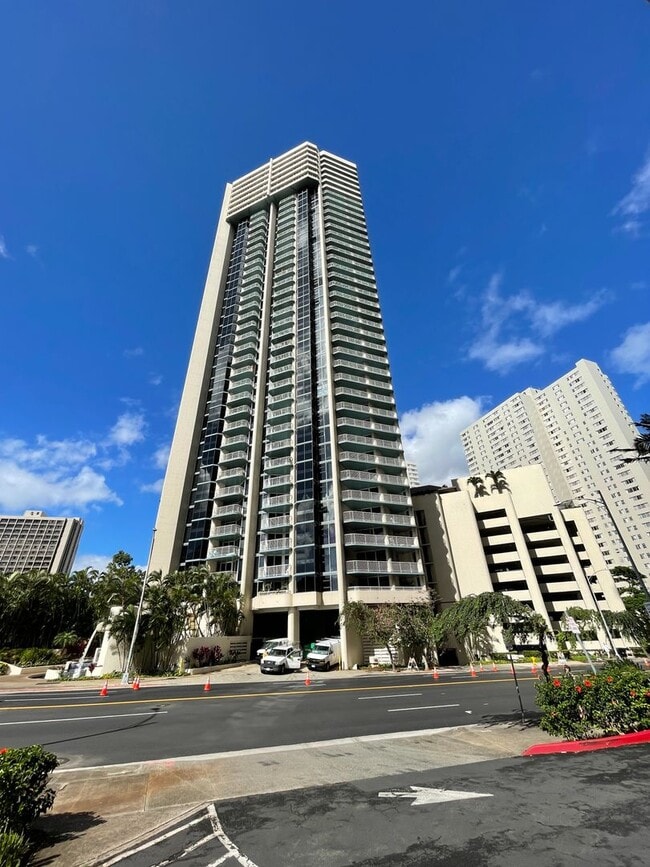 Building Photo - 1 Bed 1 Bath 1 Parking Gorgeous Views 33rd Floor in Honolulu Park Place!!!
