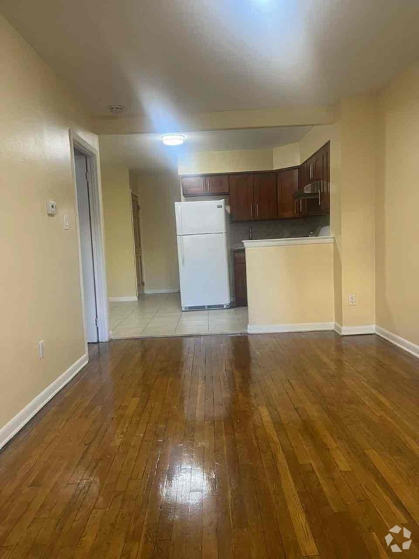 Building Photo - 58-11 74th St Rental