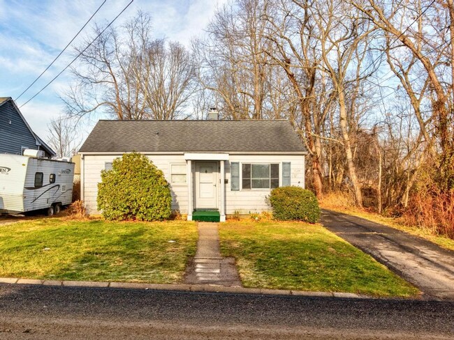 Building Photo - 3 Bedroom House on Quiet Street in Monaca