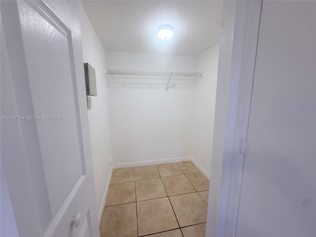 Photo - 995 NE 34th Ave Unidad 101