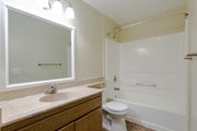 2BR, 2BA - 961 SF