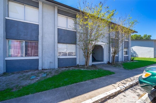 Building Photo - 4779 S Texas Ave Unit 4779D