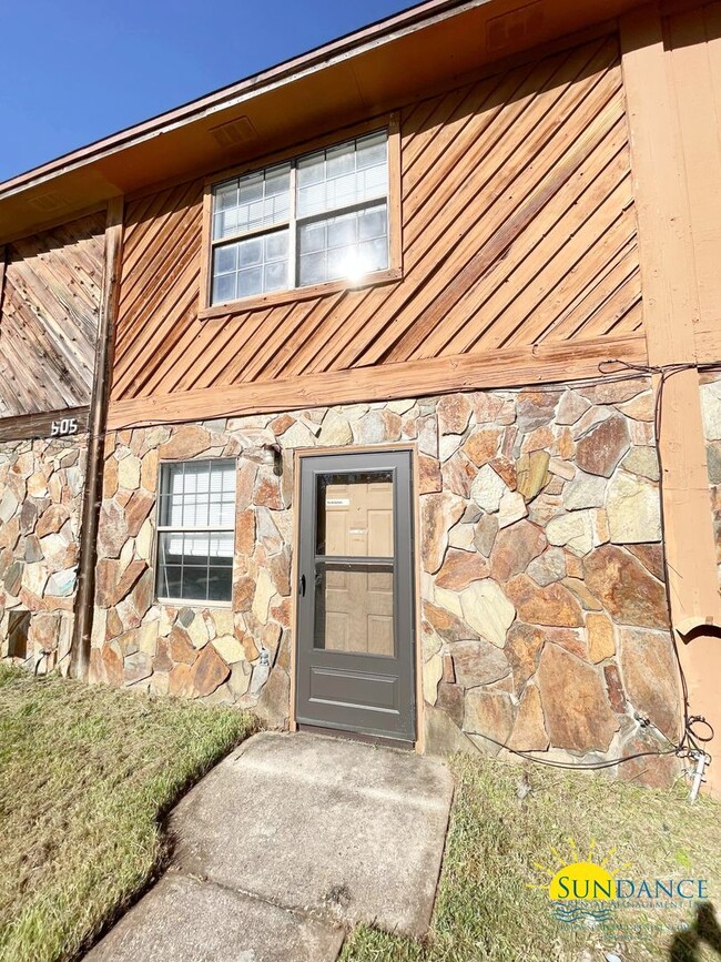 Building Photo - Great 2 Bedroom Townhouse in Fort Walton