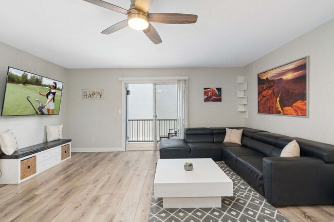 Building Photo - 740 W Elm St Unit FL2-ID1363347P