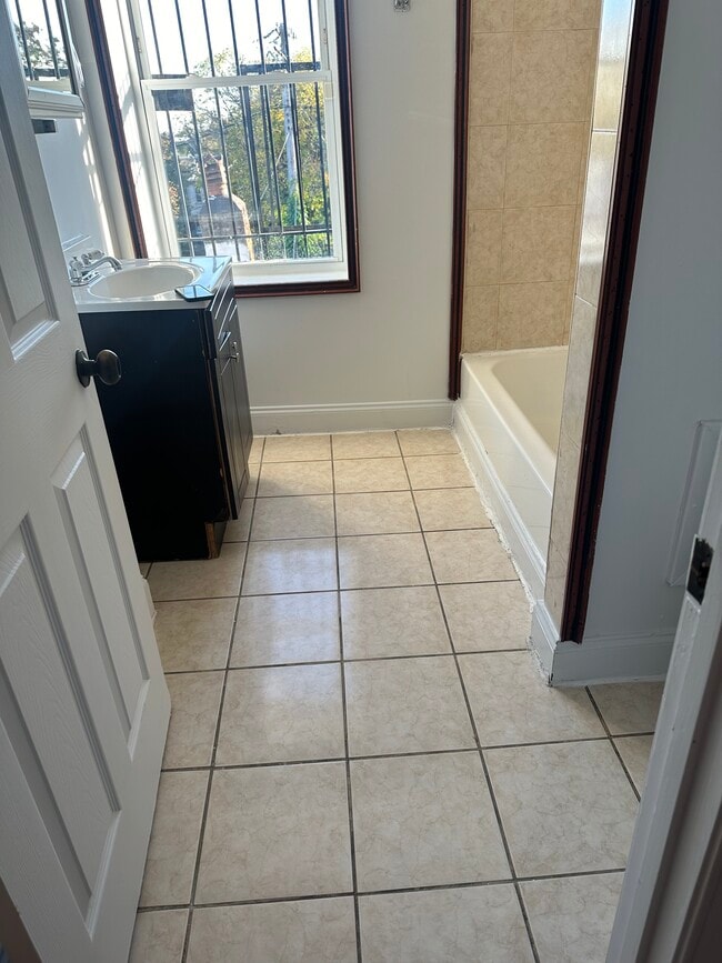 Photo - 1841 W Lexington St Unidad #3