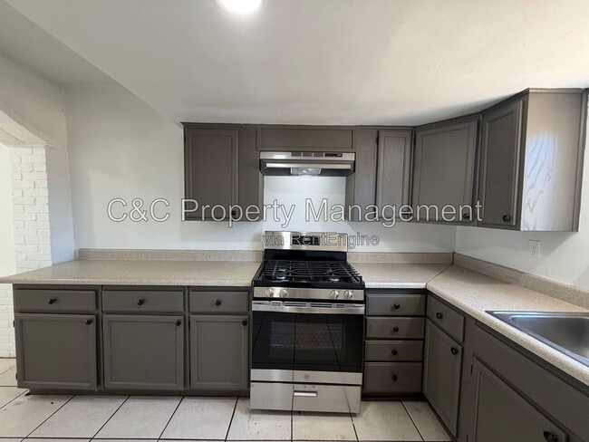 281 W 12th St
