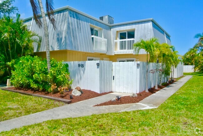 Building Photo - 141 E Riverside Dr Rental