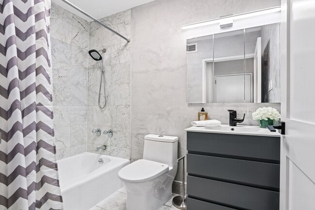 Photo - 220 E 65th St