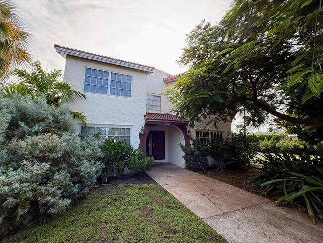 Building Photo - 1212 N Palmway Unit 4