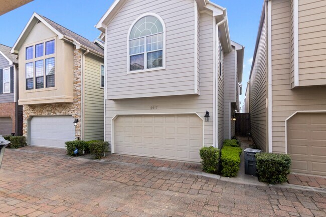 Photo - 2917 Clinton Dr