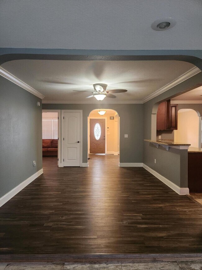 Photo - 323 Parkway Pl SW