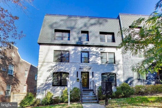 Photo - 4017 Davis Pl NW Unidad 3