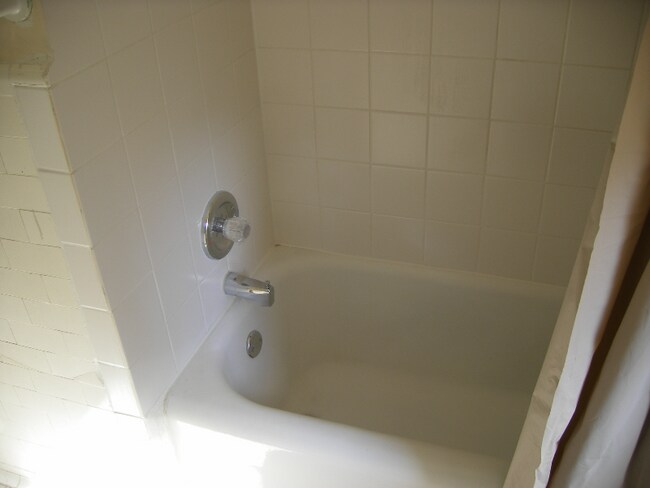 Photo - 6934 Raymond Ave Unidad Up