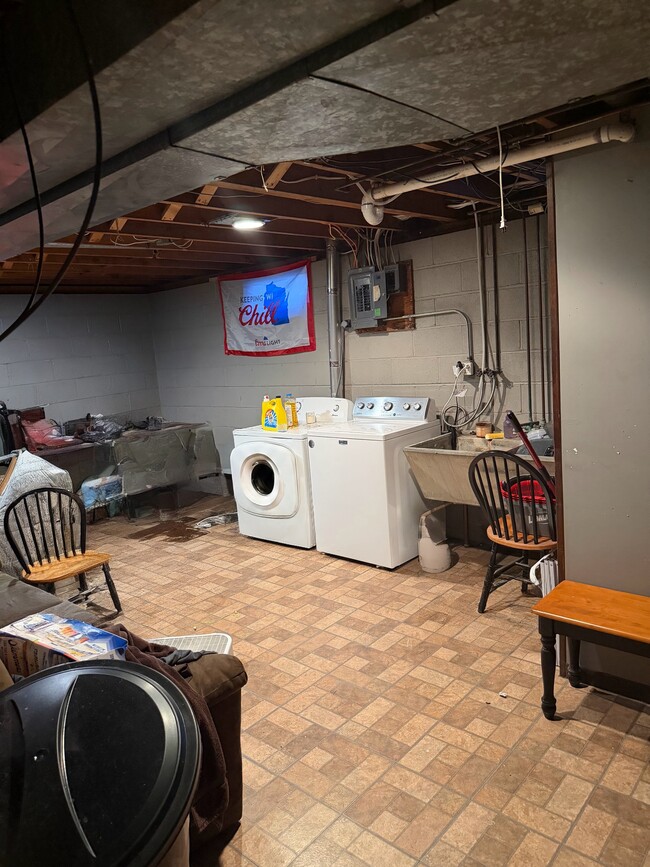 Photo - 1619 America Ave NW