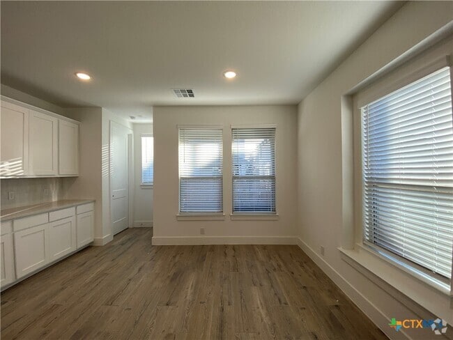Building Photo - 1032 Easy Gruene Rental