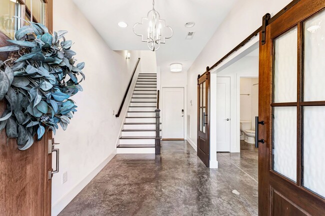 Photo - Modern living in Salemtown!