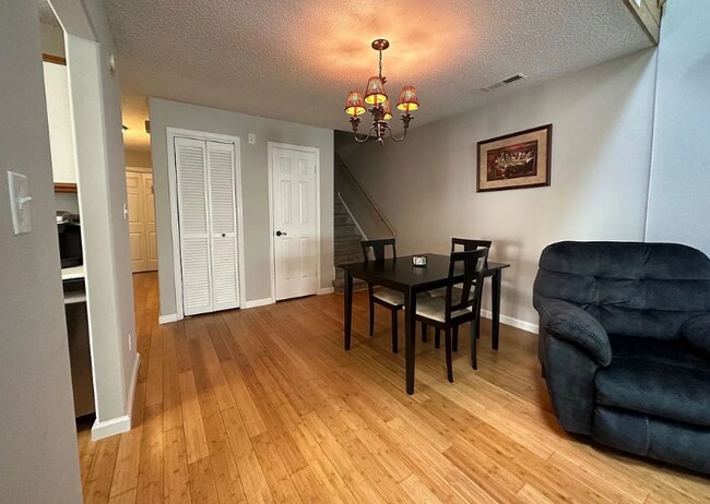 Photo - 5057 Gatehouse Way