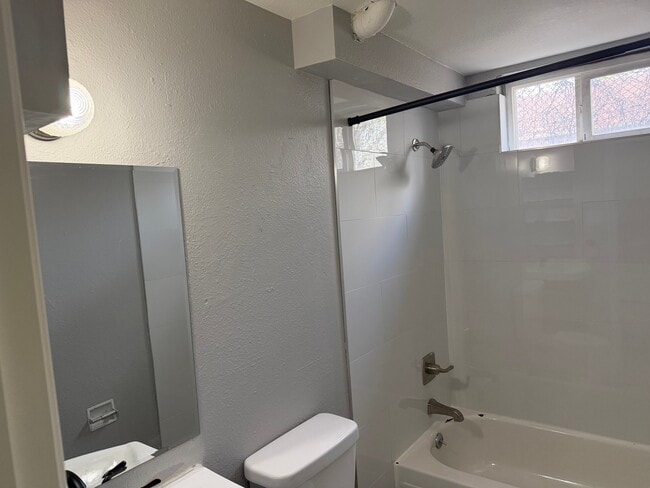 Photo - 19 Bonfoy Ave Unidad B