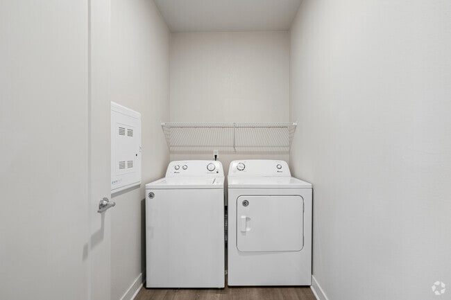 4 habitaciones, 2 baños - 1442 pies cuadrados - Lavandería