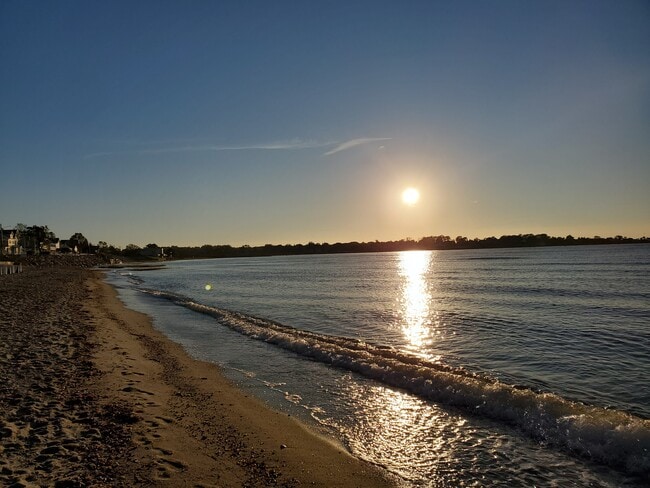 Building Photo - 1046 E Broadway Unit 2