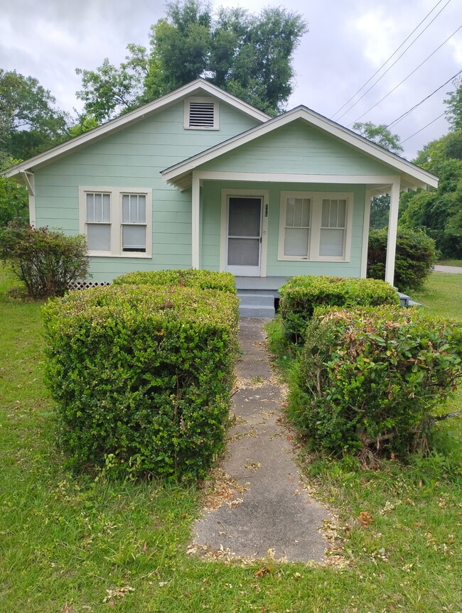 Building Photo - 506 Mable St