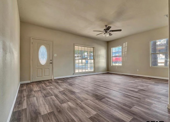 Photo - Cute 3 Bedroom 2 Bathroom Home! Available Now